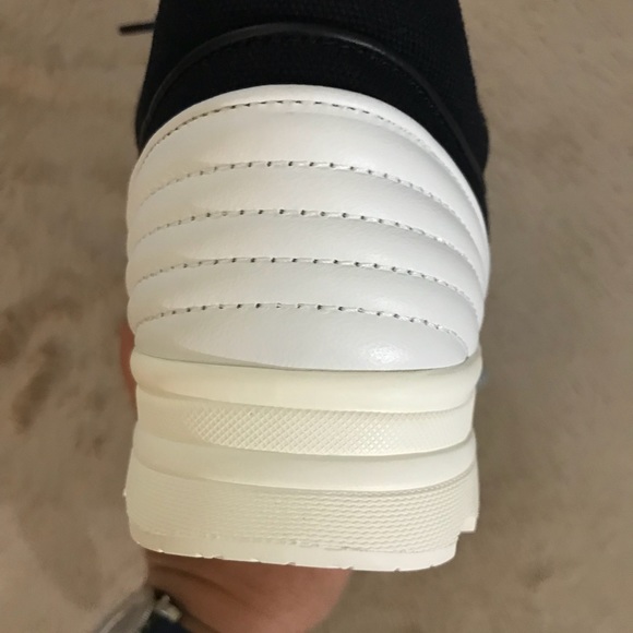 New in box Chanel 17c sneakers, size 9. Never worn - Picture 6 of 8